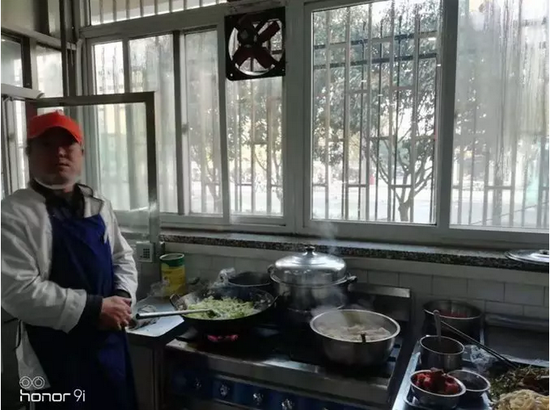 ▲部分灶頭未安裝集氣罩