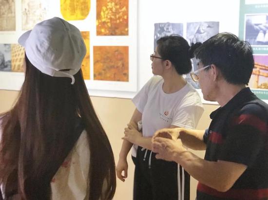 听任鹤林大师讲解木版年画文化