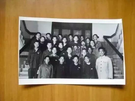 在鄭大求學時的楊佳（后排右一）