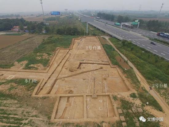 ▲朱仓M722陵园遗址1号台基东部及内陵园东门址(由东向西)