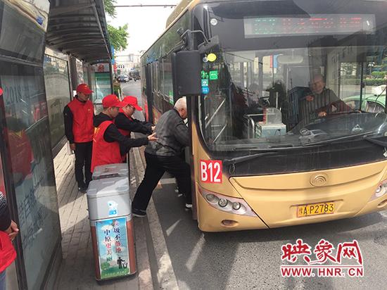 “倡導排隊乘車 助力拜祖大典”主題志愿服務活動