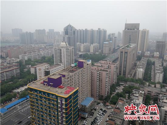 郑州排查违章户外广告 金水区已拆除楼顶广告