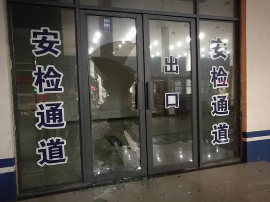 山东男子吸毒后大闹河南公安检查站 喝令警察