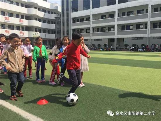 南阳路第二小学举行 校长杯校园足球班级联赛