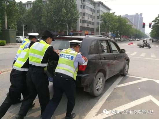 “幸虧及時，再晚一會兒就不是這么簡單的事了！”張超甩了把臉上的汗說。