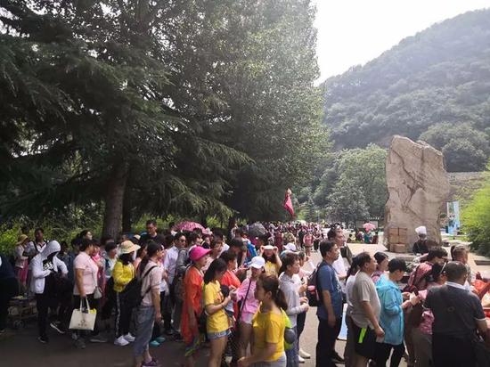 当长桌宴遇见山水美景,一场吃货狂欢开始了