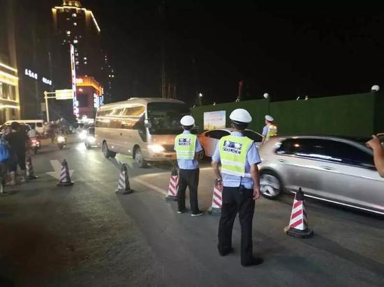 �����񱼷����� ֣�����ӾƼ��ֳ�����"�˳��ֹ�"