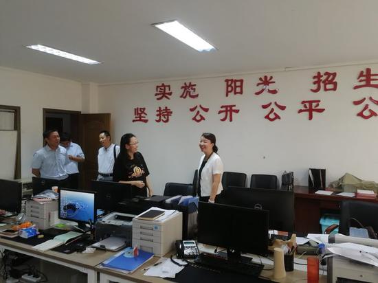 中原人口学校_台湾中原大学张光正校长等一行四人来我校交流指导工作(3)