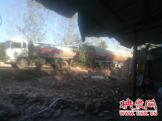 事故現場 王小峰攝