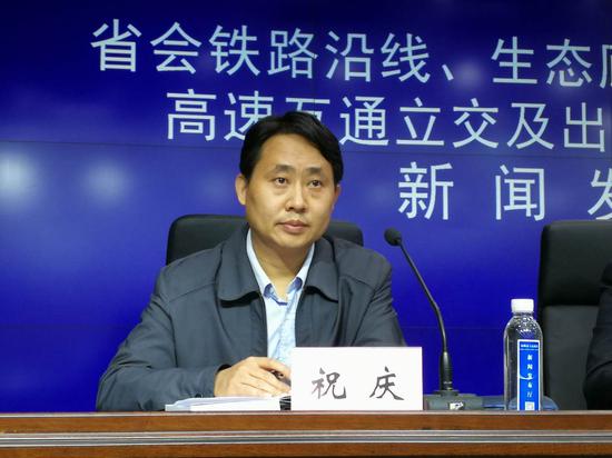 中国铁路郑州局集团有限公司党委宣传部统战办副主任祝庆等参加了新闻发布会。