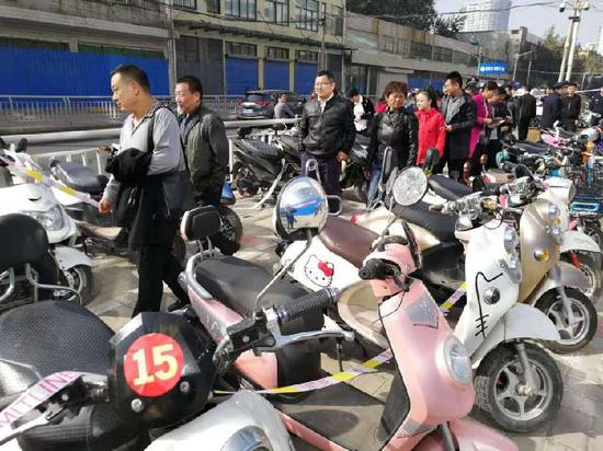 郑州警方抓获盗窃电动车团伙 这些电动车有你的吗？