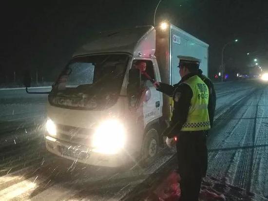 “风里雨里，路上等你”！这是今年春运期间我市坊间的一句流行语。