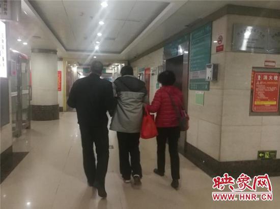 男子脑梗复发 巡防队员送其入院