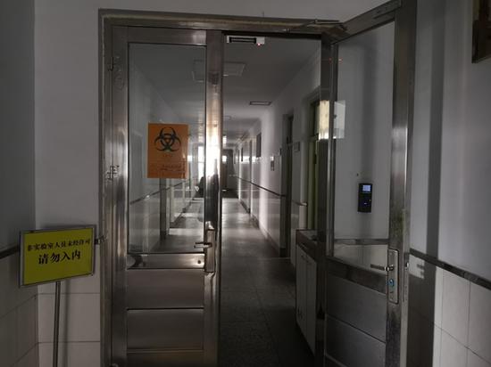 （PCR實驗室走廊通道）