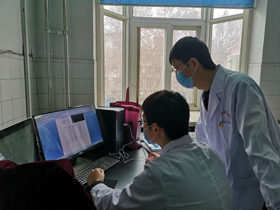 （謝楠和程思嘉工作照）