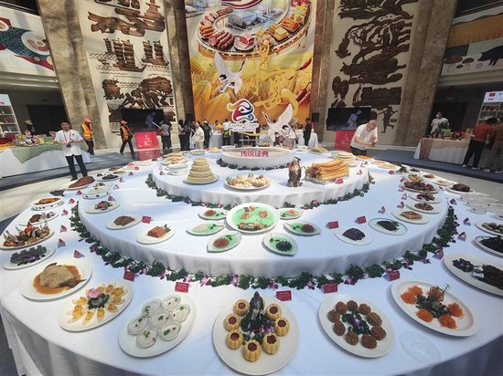 图① 漯河宴惊艳亮相食博会。