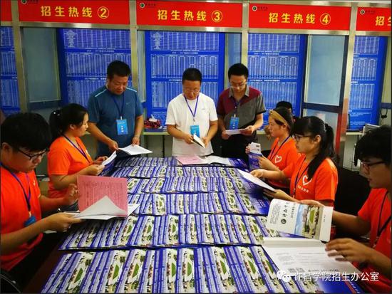 许昌学院:岁月静好 我们愿为你负重前行