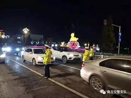三是严管城市交通秩序。