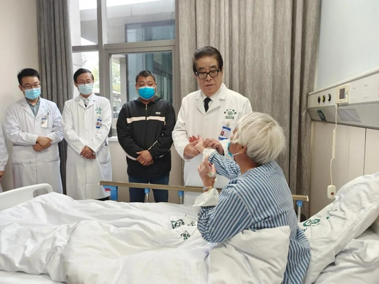 张大宁在中西医结合肾病科查房