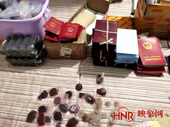 郑州警方成功捣毁一处制售假证件窝点 抓获6名犯罪嫌疑人