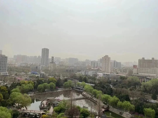 大风呼啸！气温坐上“过山车”，河南乱穿衣模式开启