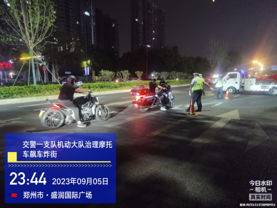 持续重拳出击！郑州交警严查摩托车“飙车炸街”违法行为