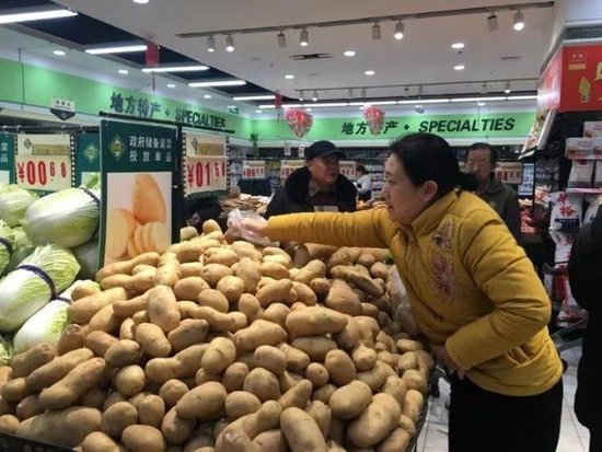 春节将至 河南蔬菜水果价格稳中略涨