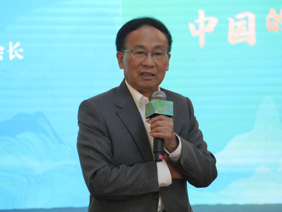云南省原副省长、原政协副主席、云南省茶叶流通协会创会会长陈勋儒作论坛综述