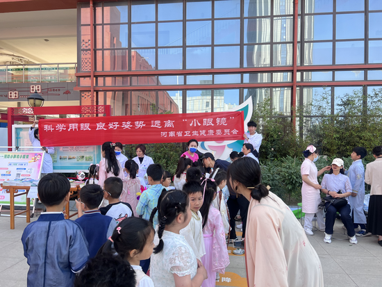 (省人民医院科学用眼远离小眼镜展台)
