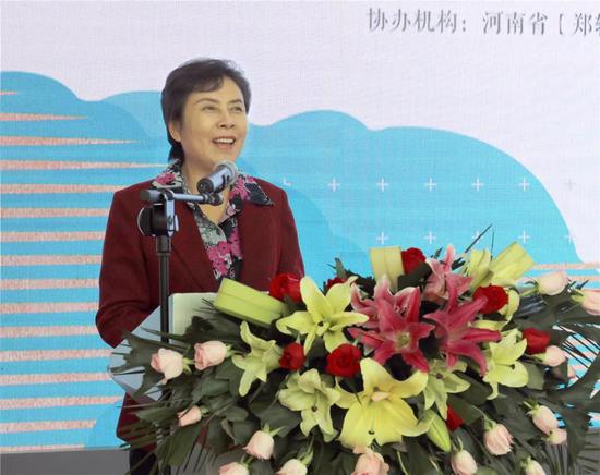 河南省文化和旅游厅党组书记宋丽萍宣布展览开幕