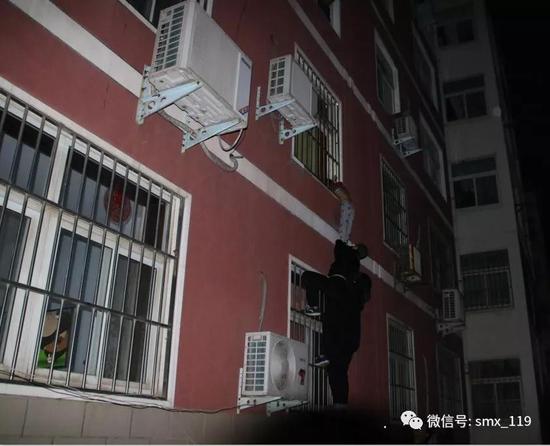 三门峡5岁男童头卡防盗网 两邻居变身