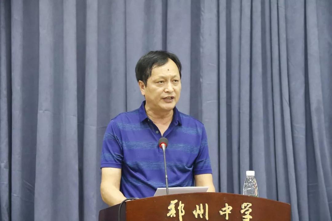 郑州高新区管委会社会事业局副局长李国林致辞