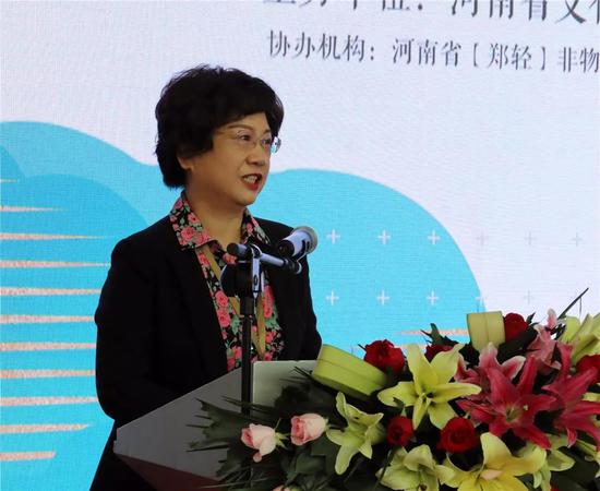 郑州轻工业大学副校长王新杰在开幕式上致辞
