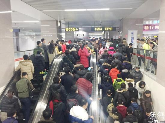 扩散!郑州地铁今天运营时间延长至晚上23:20分