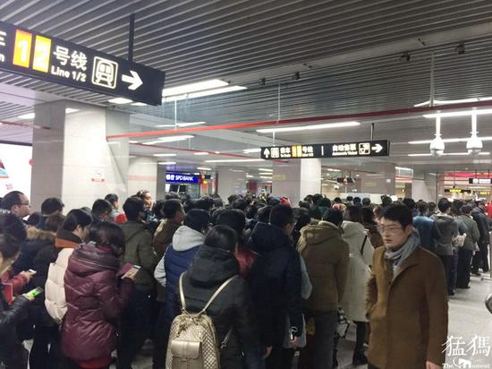 扩散!郑州地铁今天运营时间延长至晚上23:20分