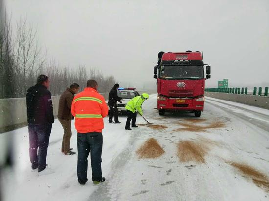 遇初雪注意安全