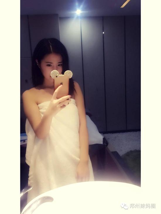 羞羞的自拍.