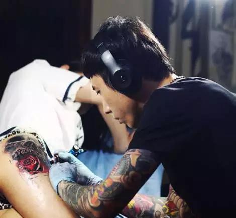 潮人Fan丨神似黄立行的花臂纹身师,让你变身