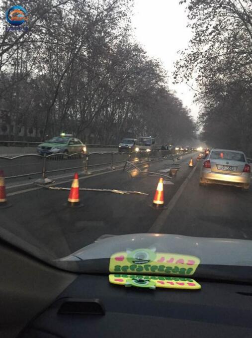 金水路立交護(hù)欄被撞開(kāi)十幾米，節(jié)后上班第一天率先開(kāi)堵！