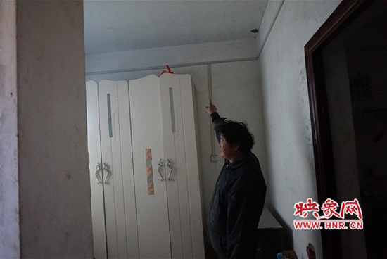 郝秋爽父親的骨灰至今未安葬。