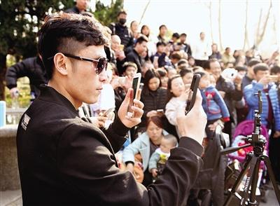 不會跳？圍觀也是一種樂趣。