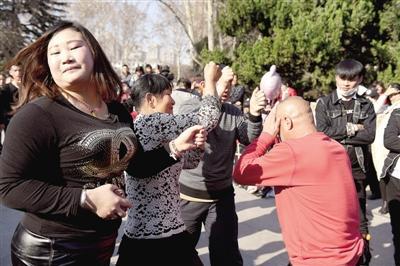 這頭發甩的！得勁！