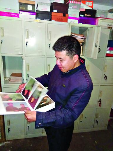 鹤壁一男子收藏剪报摆满24格铁皮柜 藏毛泽东
