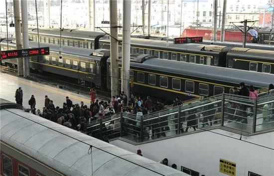 受今年第一阶段列车运行图调整影响，自即日起，暂停发售4月14日及以后（列车始发日期）各车次旅客列车车票。
