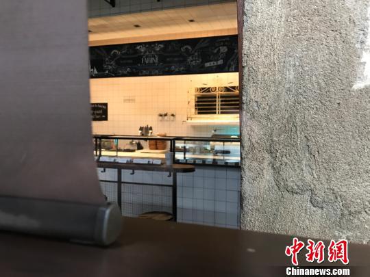 面包店Farine武康路店已经暂停营业。 王子涛 摄