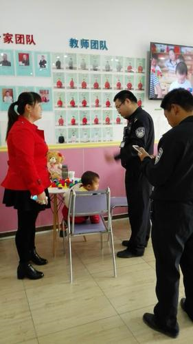 　　民警趕到幼兒園