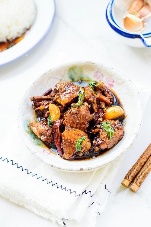 最是下饭菜的一道经典菜——三杯鸡