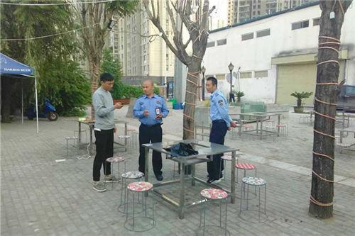 州男子朋友圈晒美食 执法人员寻迹查处露天烧烤