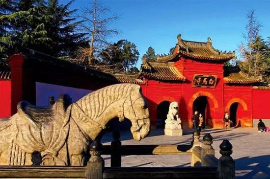 白马寺是中国第一古刹，初创于公元68年，至今已经有一千九百多年历史。