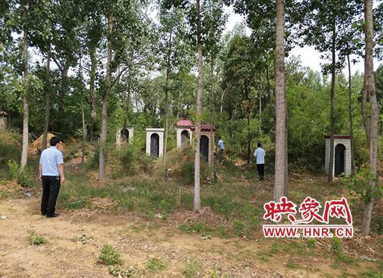 執行法官在墳地里抓老賴